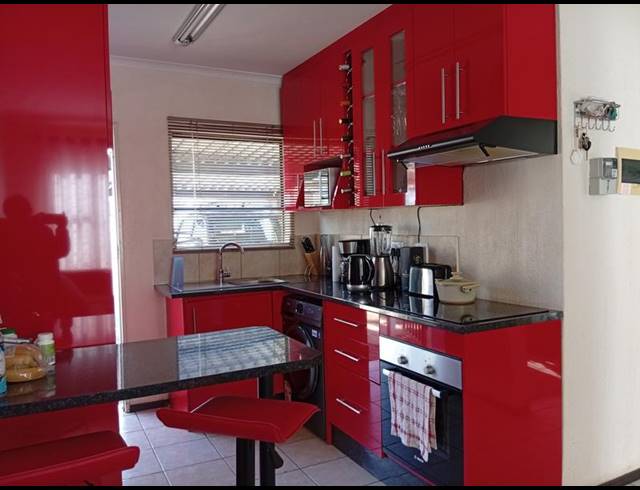 2 BEDROOM TOWNHOUSE FOR SALE IN DAWN PARK